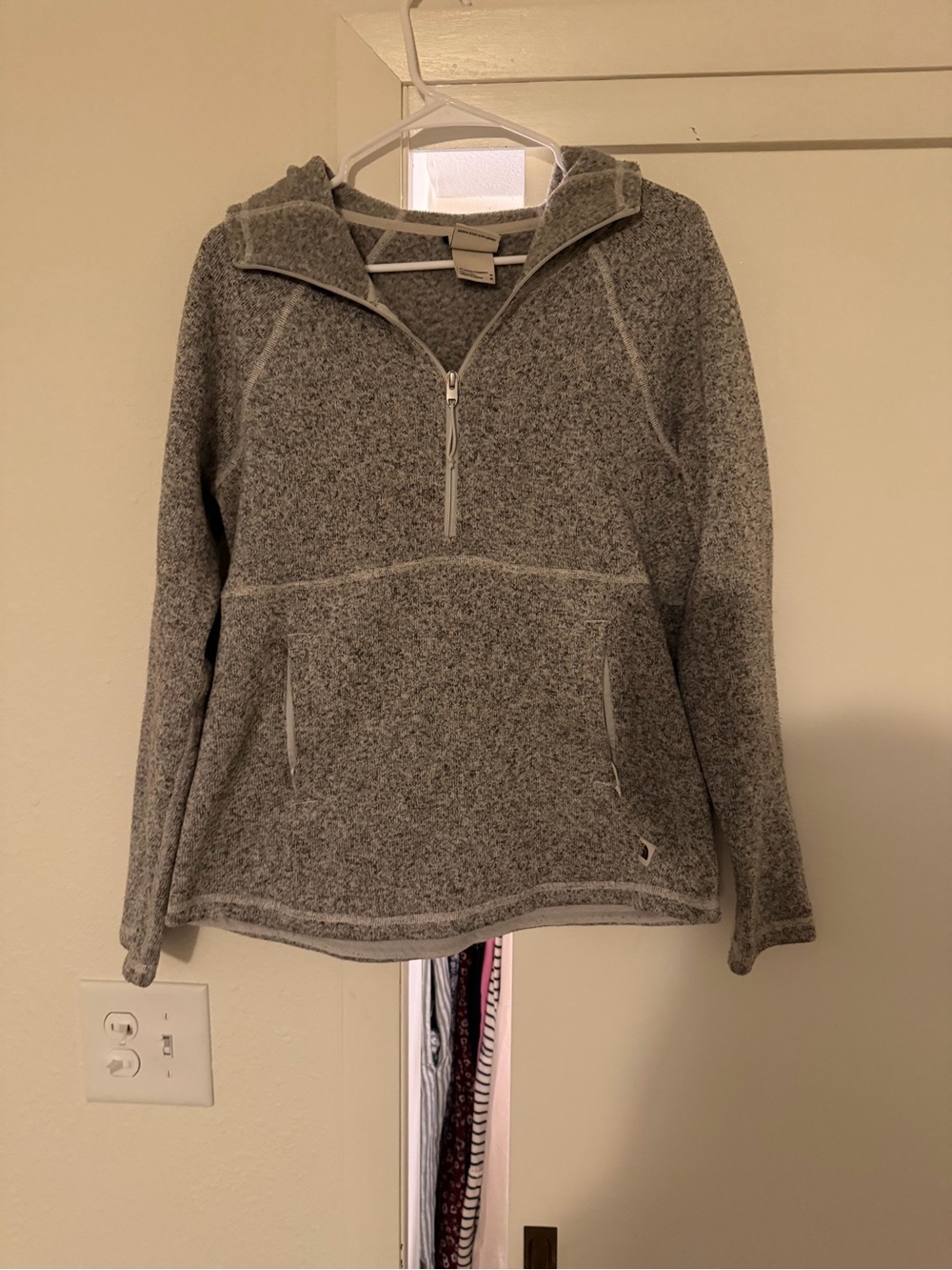 The North Face Women's Gray Half-Zip Hooded Fleece Pullover